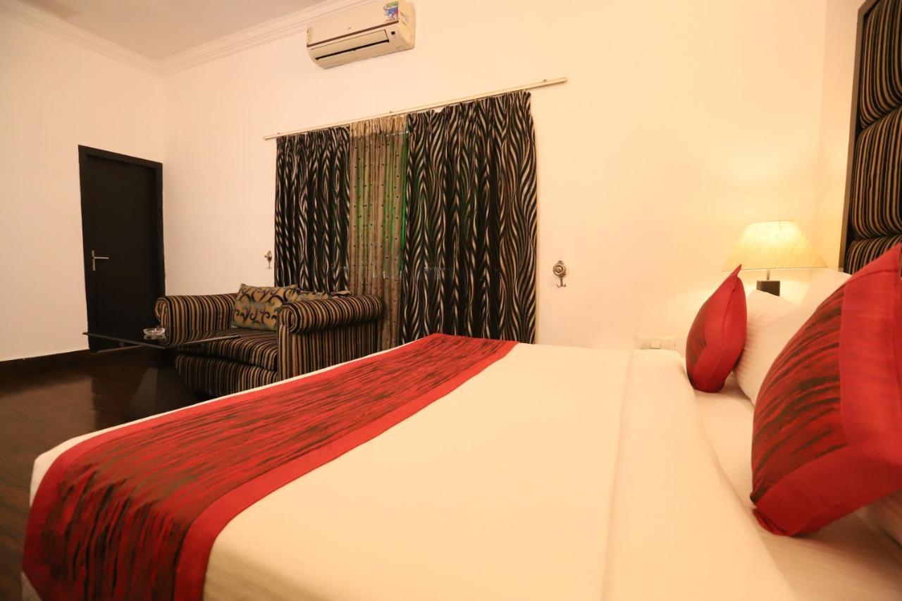 Hotel Capitol Hills - Greater Kailash Delhi นิวเดลี ภายนอก รูปภาพ