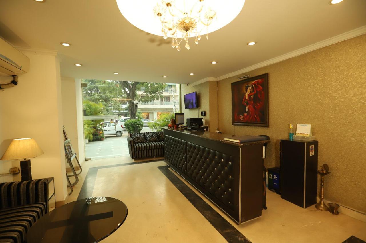 Hotel Capitol Hills - Greater Kailash Delhi นิวเดลี ภายนอก รูปภาพ