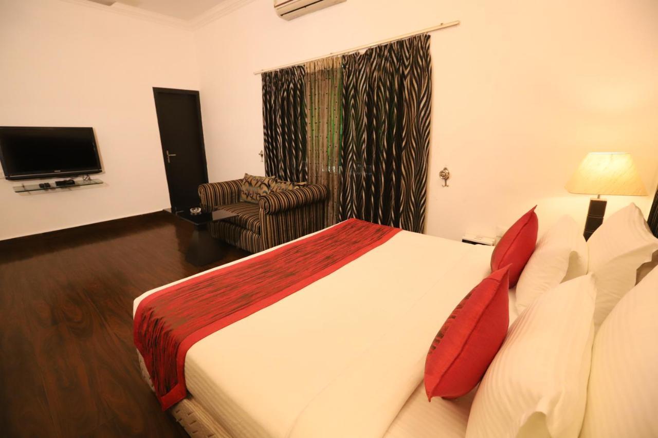 Hotel Capitol Hills - Greater Kailash Delhi นิวเดลี ภายนอก รูปภาพ