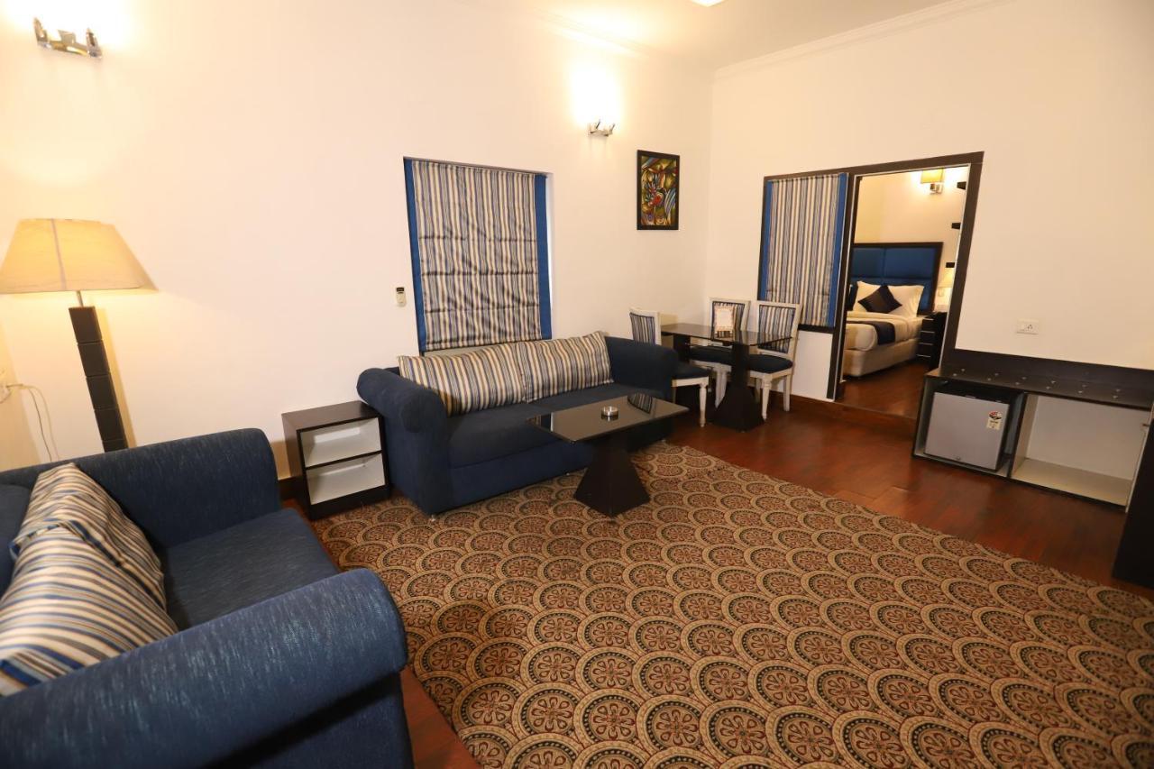 Hotel Capitol Hills - Greater Kailash Delhi นิวเดลี ภายนอก รูปภาพ