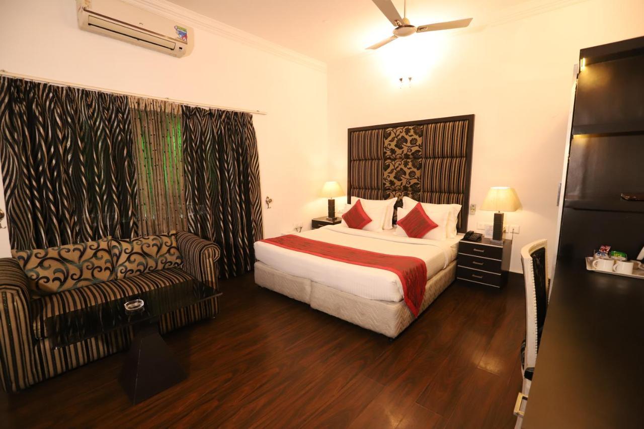 Hotel Capitol Hills - Greater Kailash Delhi นิวเดลี ภายนอก รูปภาพ