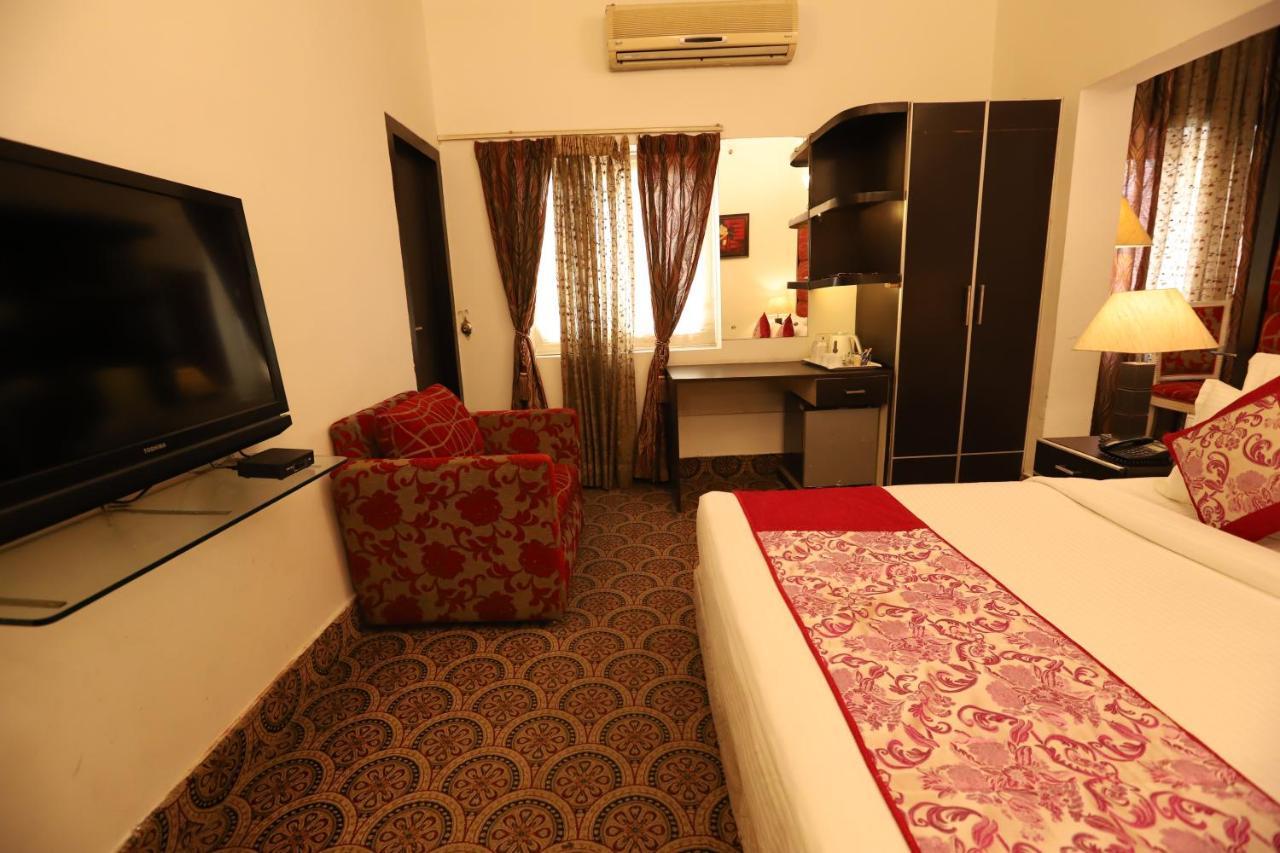 Hotel Capitol Hills - Greater Kailash Delhi นิวเดลี ภายนอก รูปภาพ