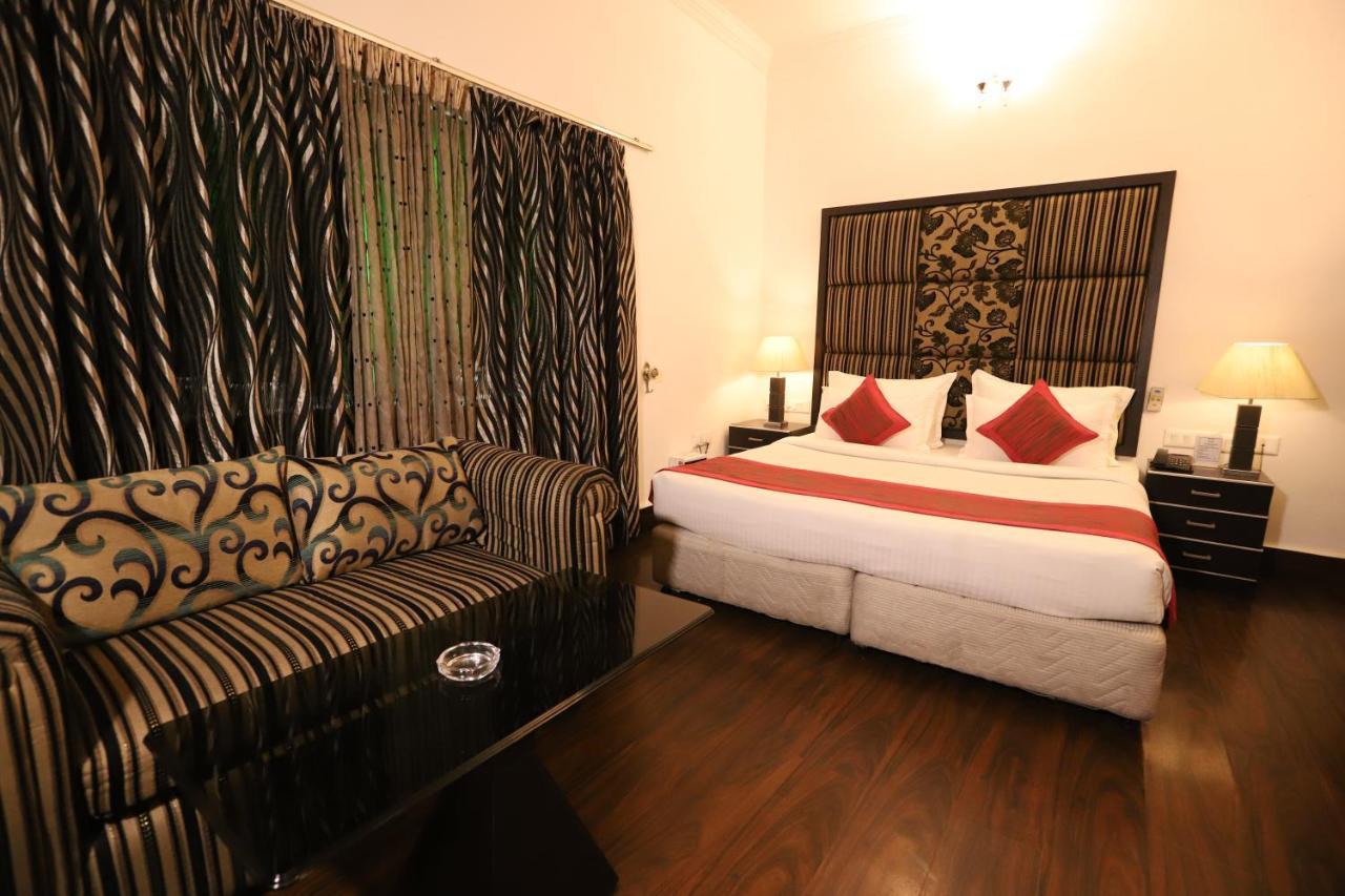 Hotel Capitol Hills - Greater Kailash Delhi นิวเดลี ภายนอก รูปภาพ