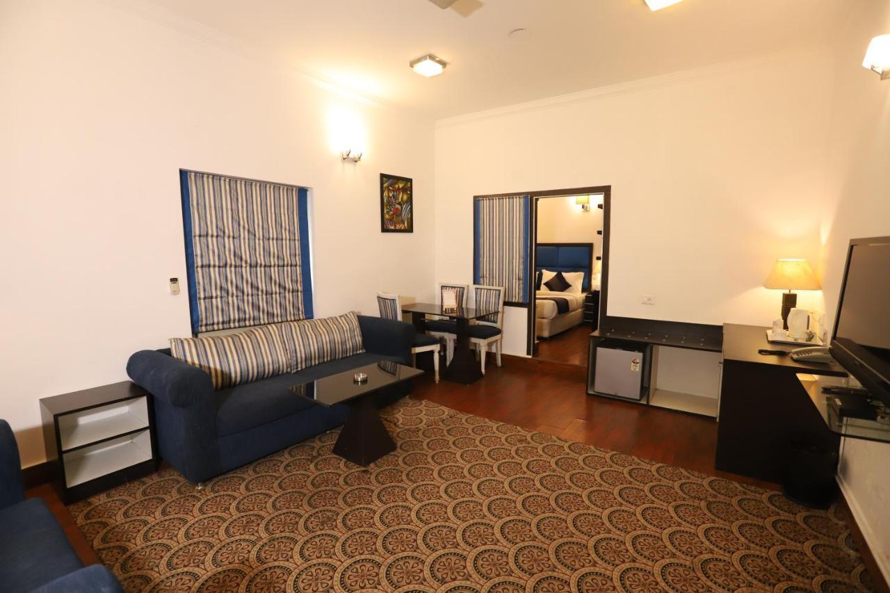 Hotel Capitol Hills - Greater Kailash Delhi นิวเดลี ภายนอก รูปภาพ