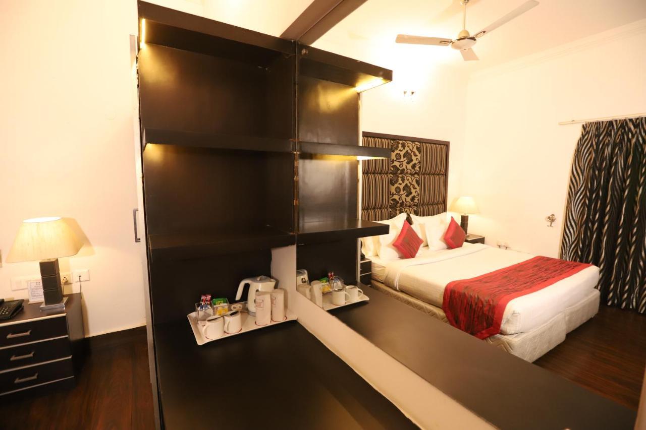 Hotel Capitol Hills - Greater Kailash Delhi นิวเดลี ภายนอก รูปภาพ
