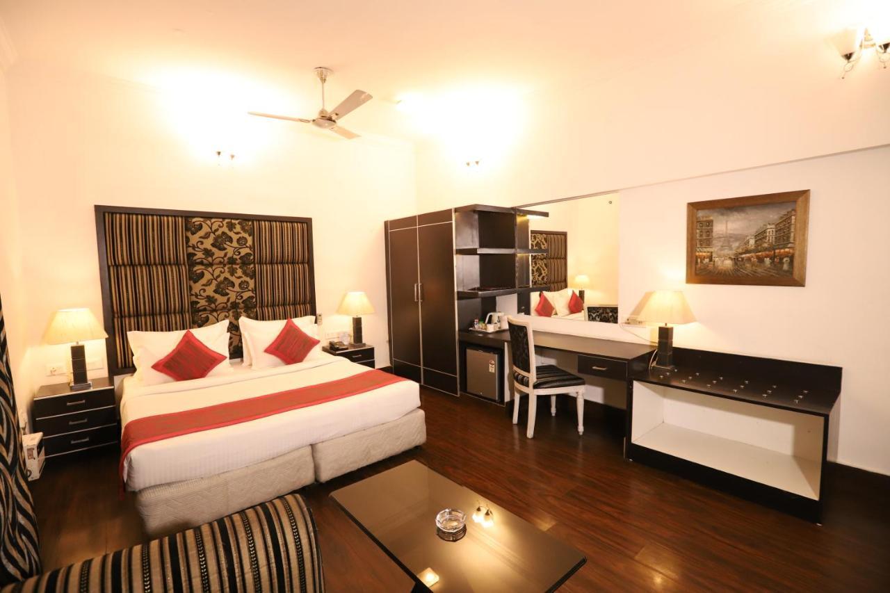 Hotel Capitol Hills - Greater Kailash Delhi นิวเดลี ภายนอก รูปภาพ