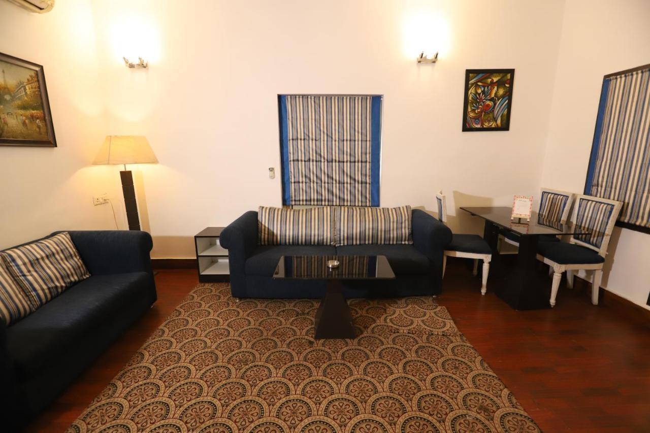 Hotel Capitol Hills - Greater Kailash Delhi นิวเดลี ภายนอก รูปภาพ