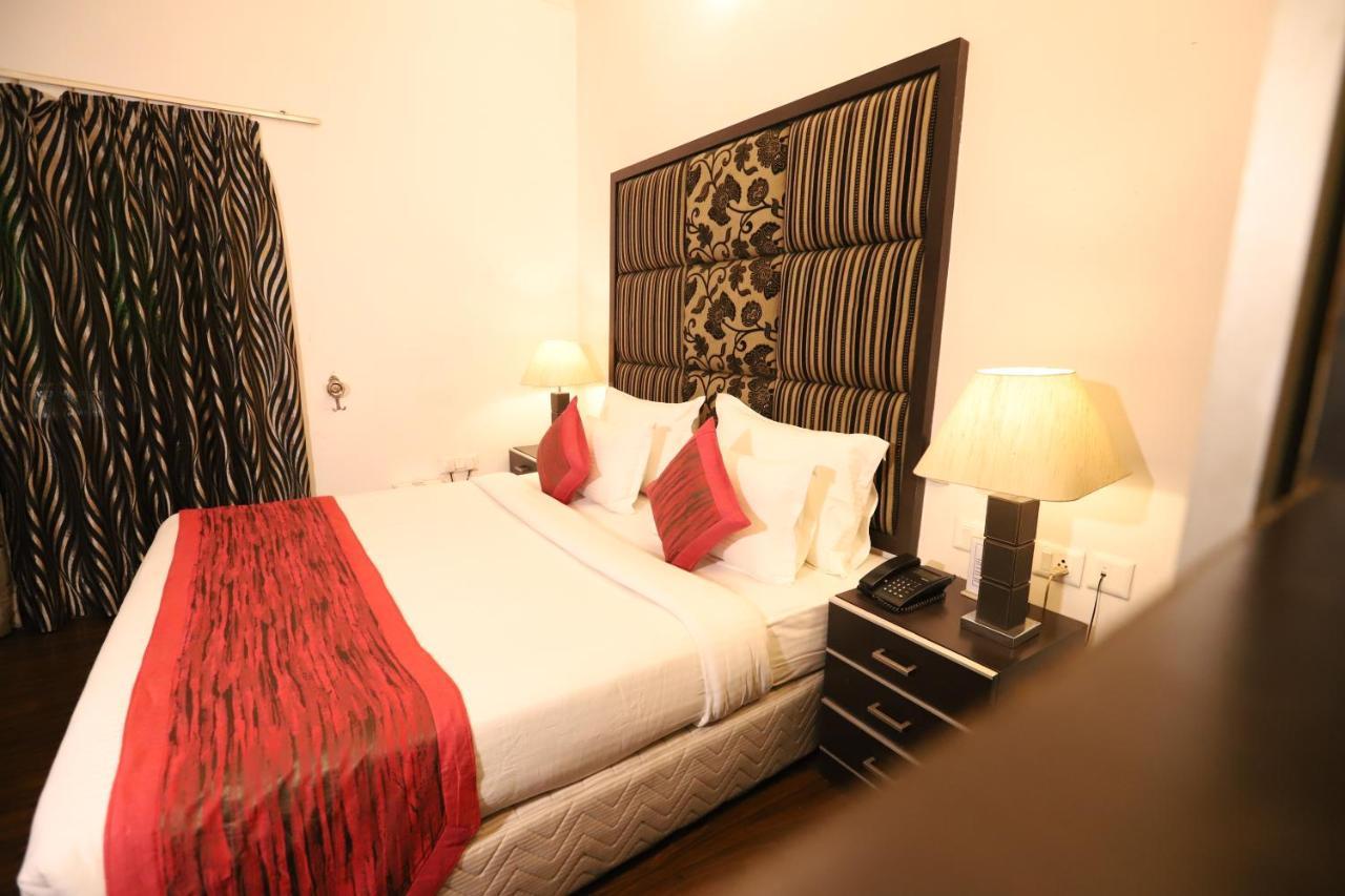 Hotel Capitol Hills - Greater Kailash Delhi นิวเดลี ภายนอก รูปภาพ
