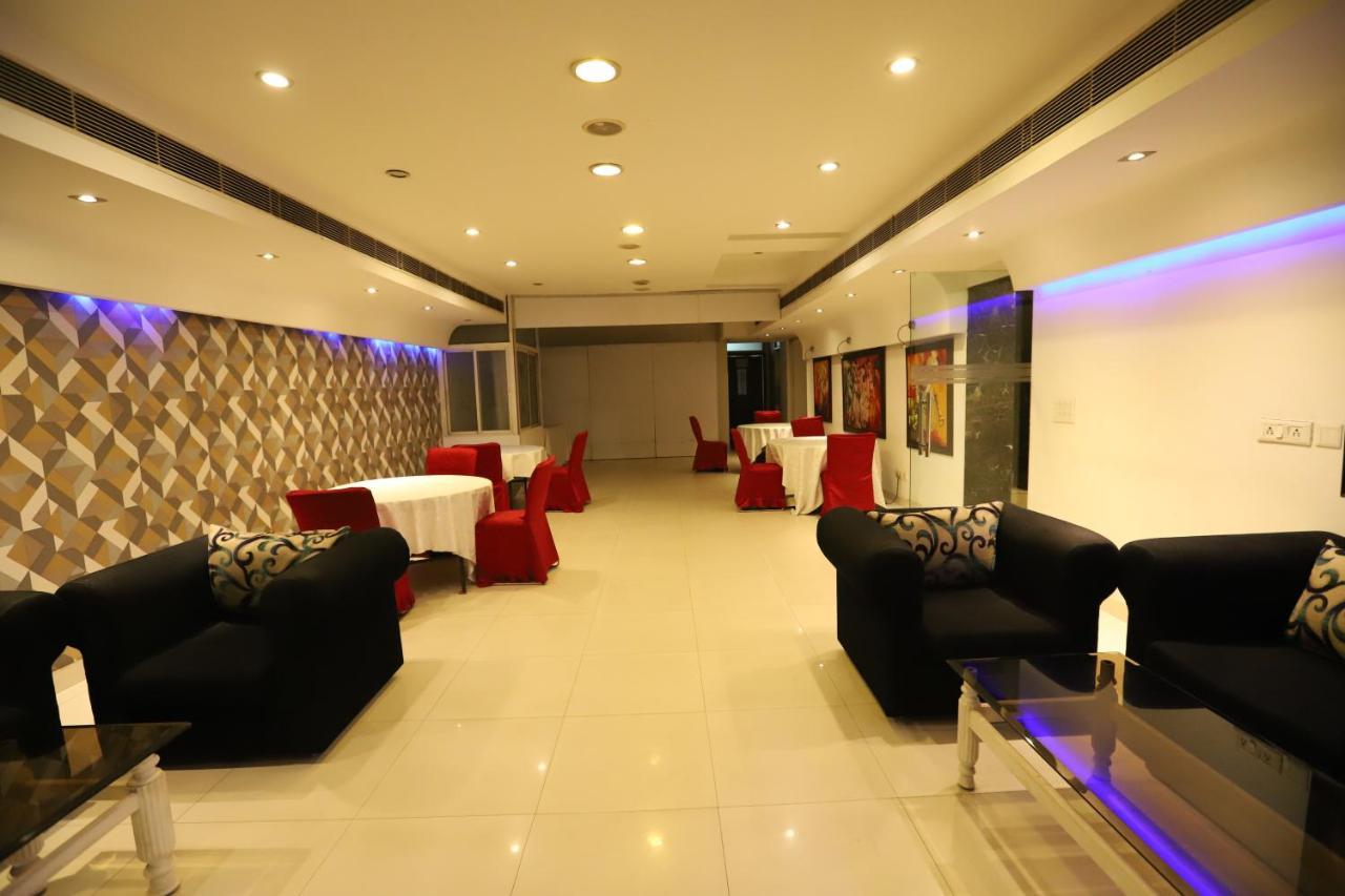 Hotel Capitol Hills - Greater Kailash Delhi นิวเดลี ภายนอก รูปภาพ